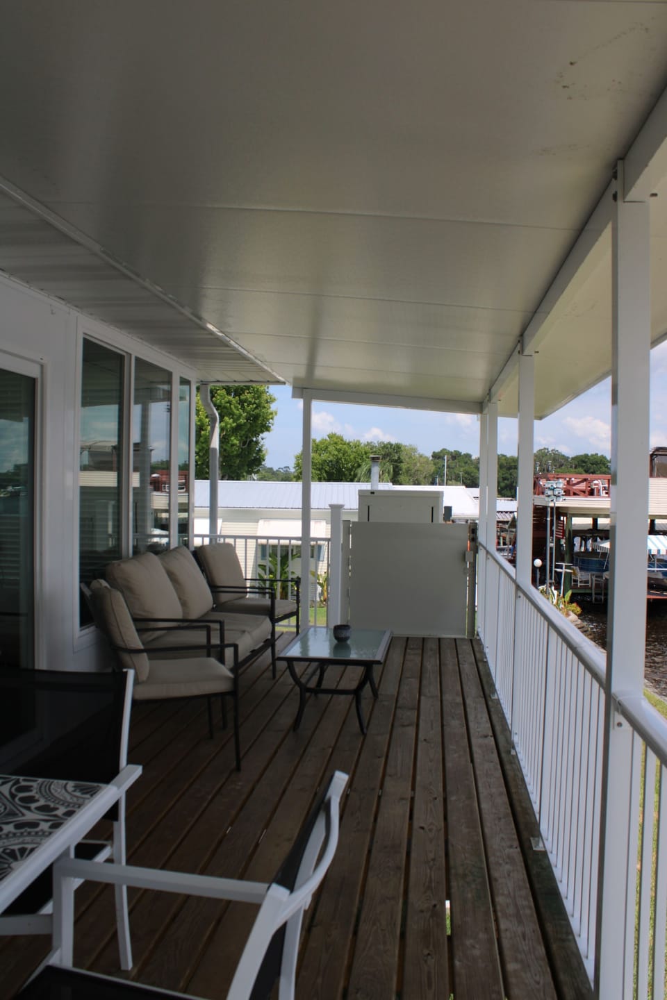 balcony - outdoor  lift/elevator