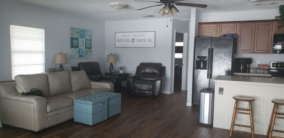 upstairs livingroom queen sofa sleeper