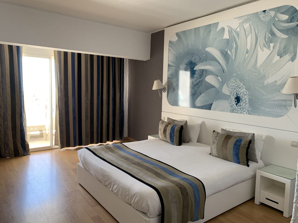 Family Room | Hypo-allergenic bedding available, minibar (some free items)