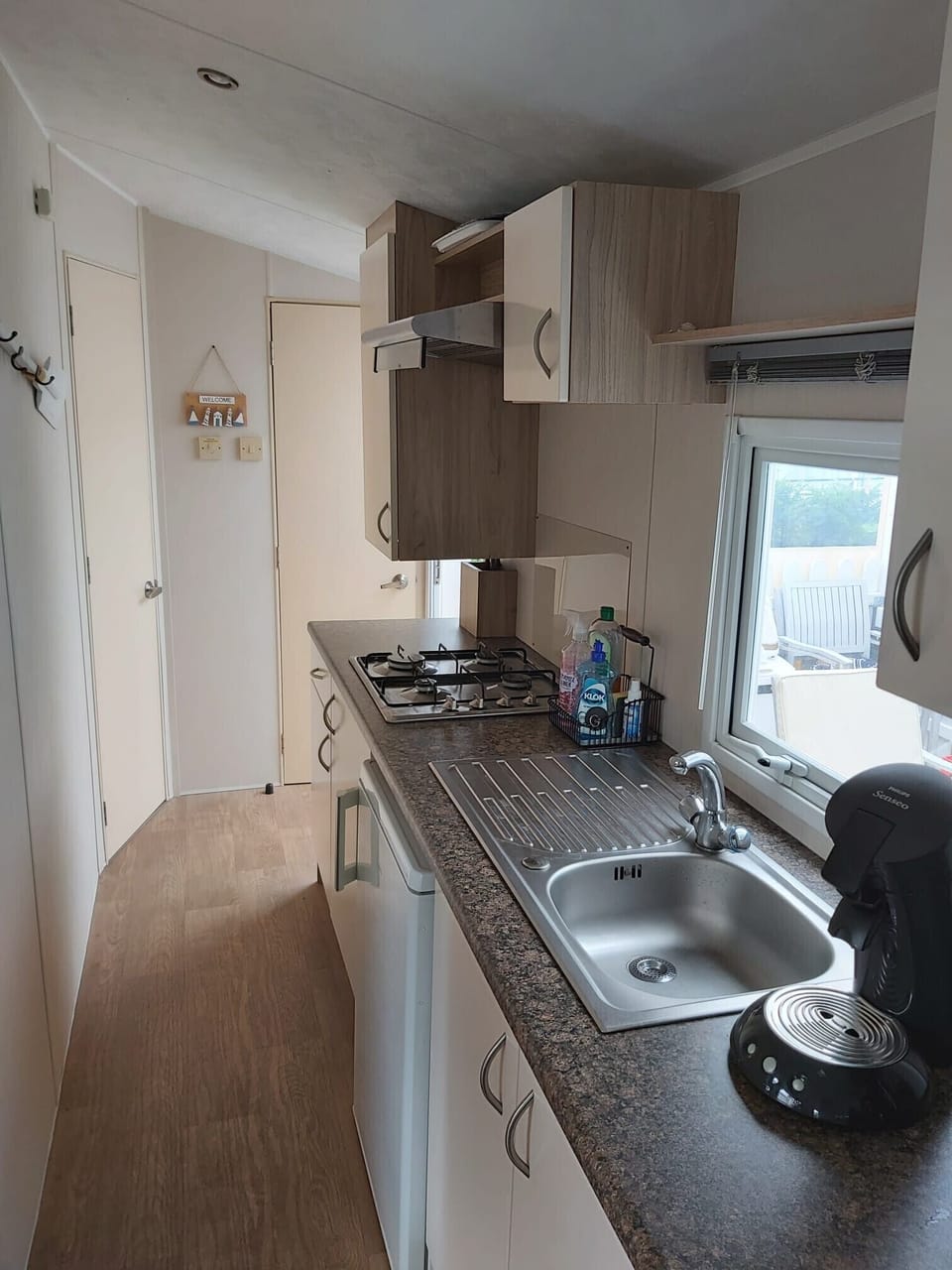 Kitchen, Coffee machine, Fridge and Cooker - EEZZ