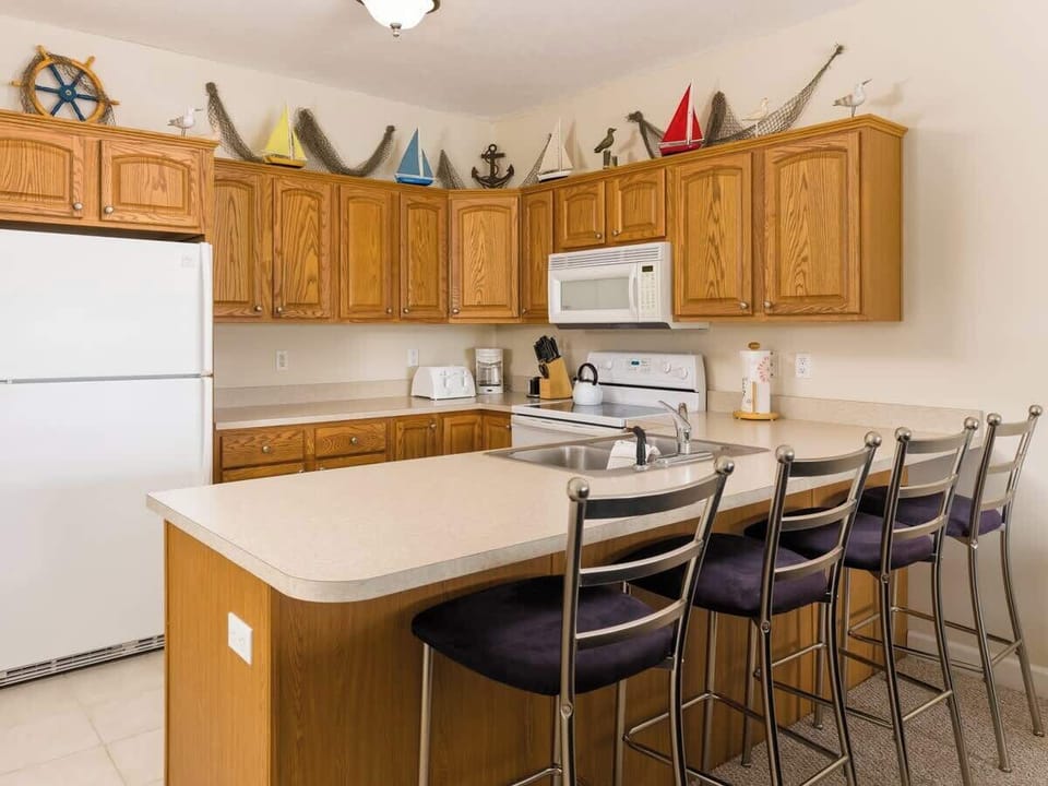Additional dining at the counter