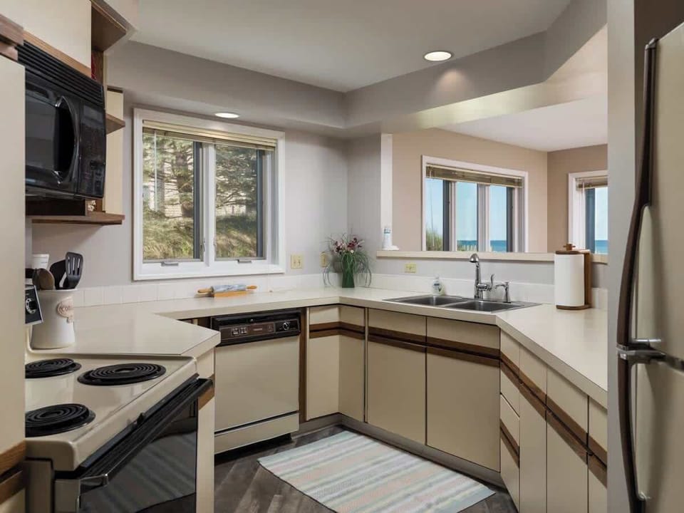 Fully Equipped Kitchen from Blender to Dishwasher