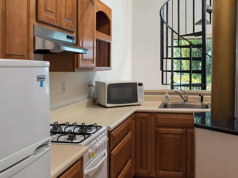 Quickly Grab a Convenient Snack at the Auxiliary Kitchen on the 2nd Level