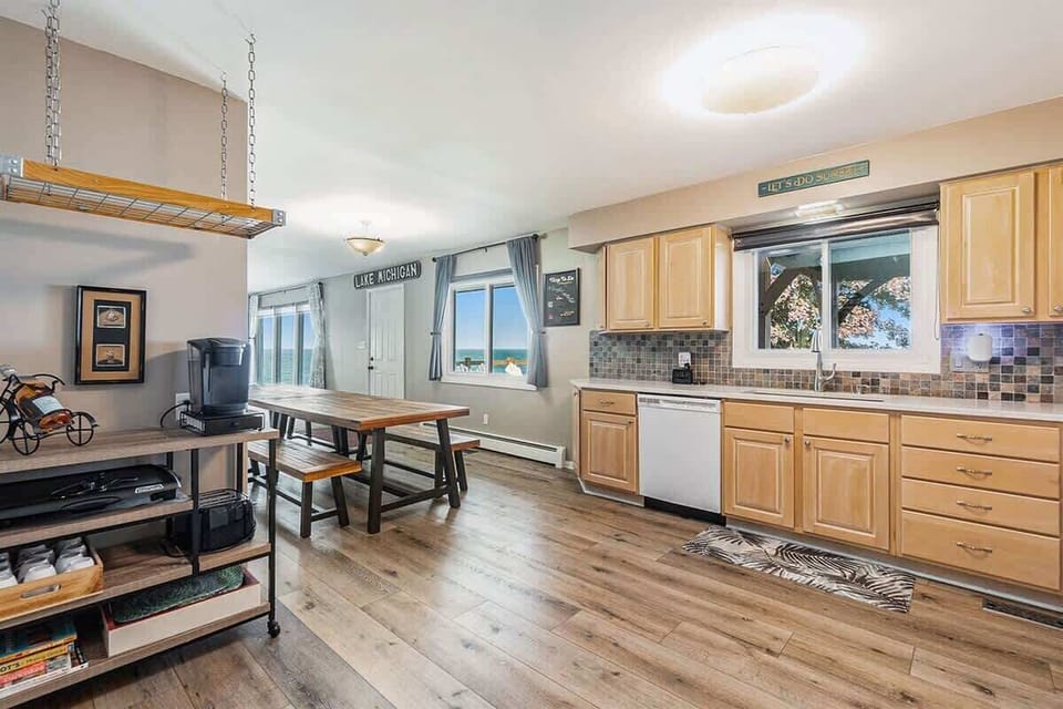 Generous Counterspace is Bound to Make Meal Prep a Delight at Our Home