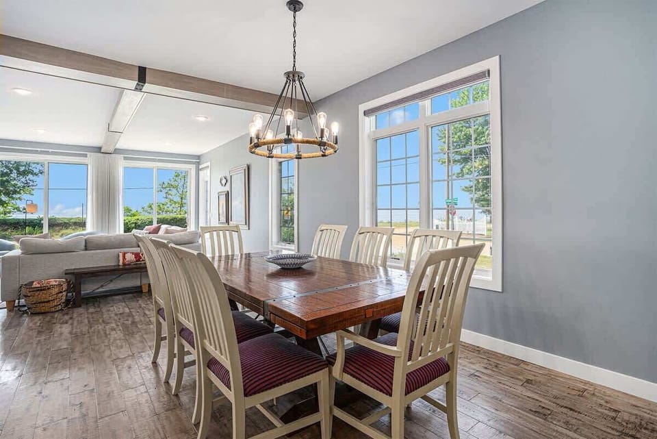 Reconnect with Loved Ones Around the Dining Table at Blueberry Bluff