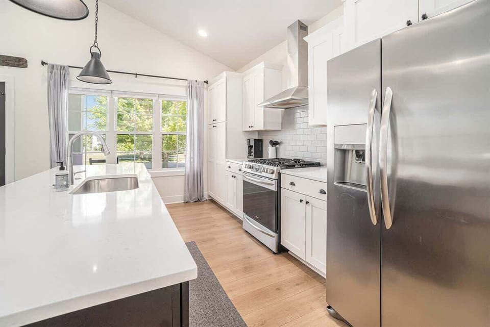 Where the Freshwater Breeze Meets Culinary Ease - Lake Affect`s Kitchen