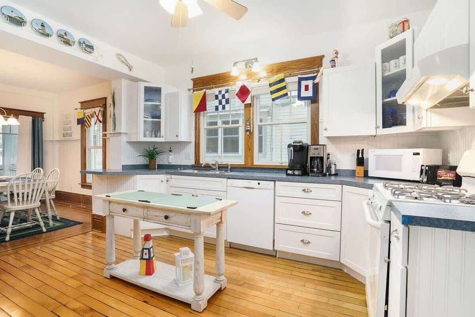 The Kitchen at a Harbor View - Where Culinary Ease Meets a Freshwater Breeze