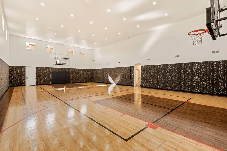 Huge Private Indoor Sports Court With Air Conditioning!