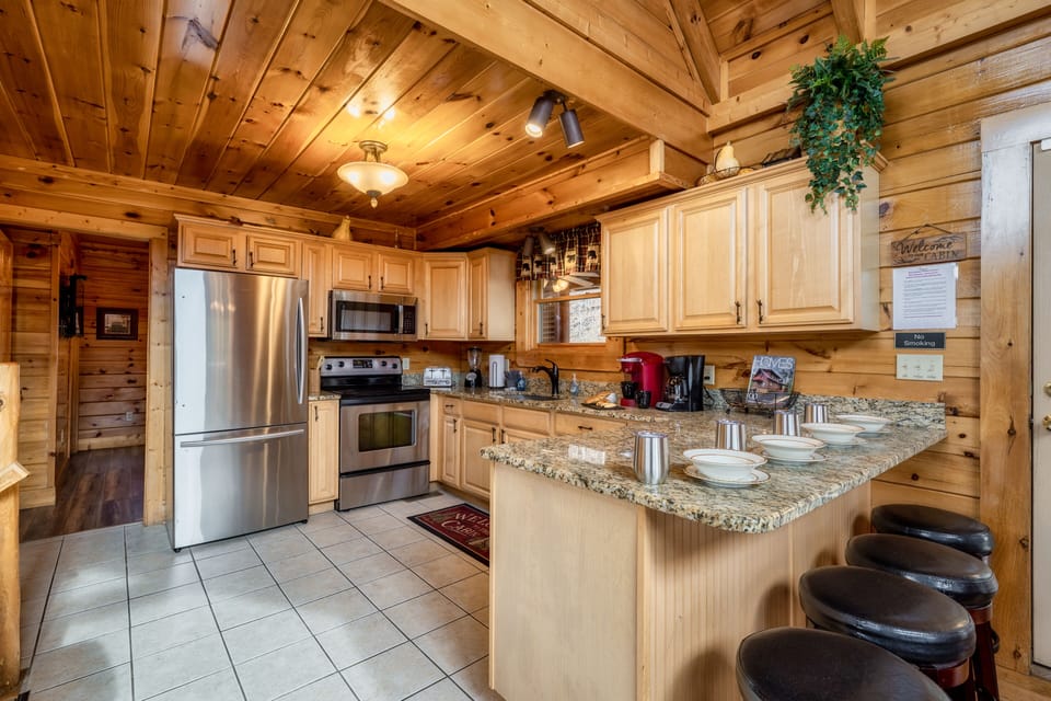 Family Cabin | Private kitchen | Full-size fridge, microwave, oven, stovetop