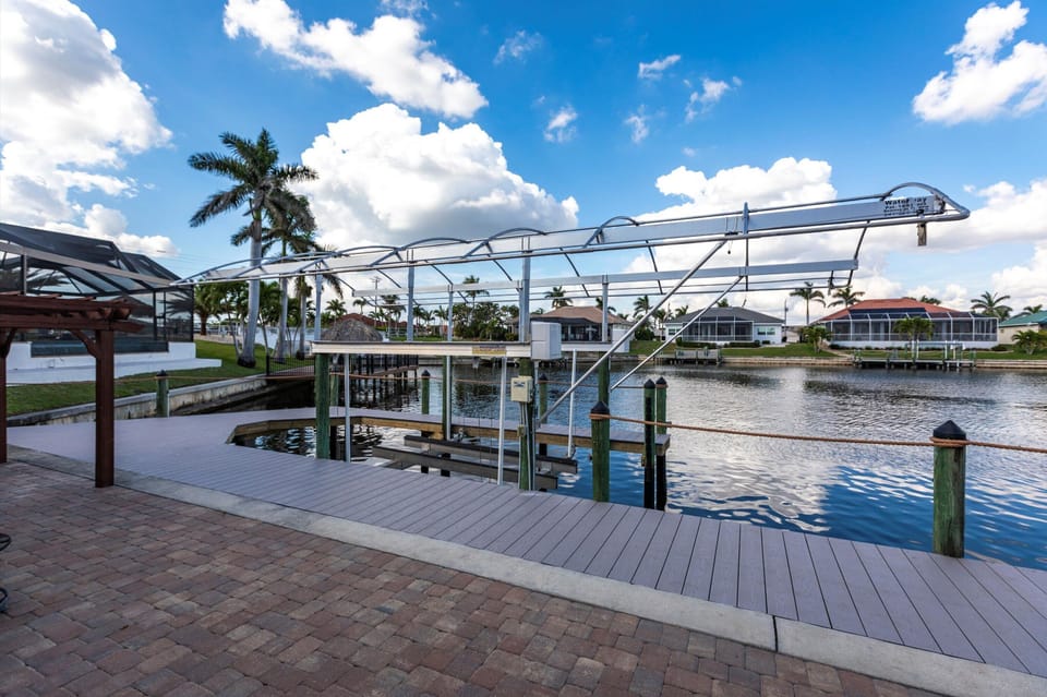New dock w/ boat lift