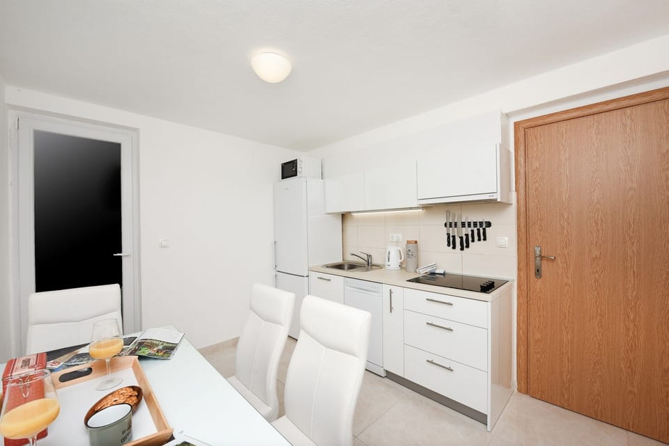 Kitchen, dining area
