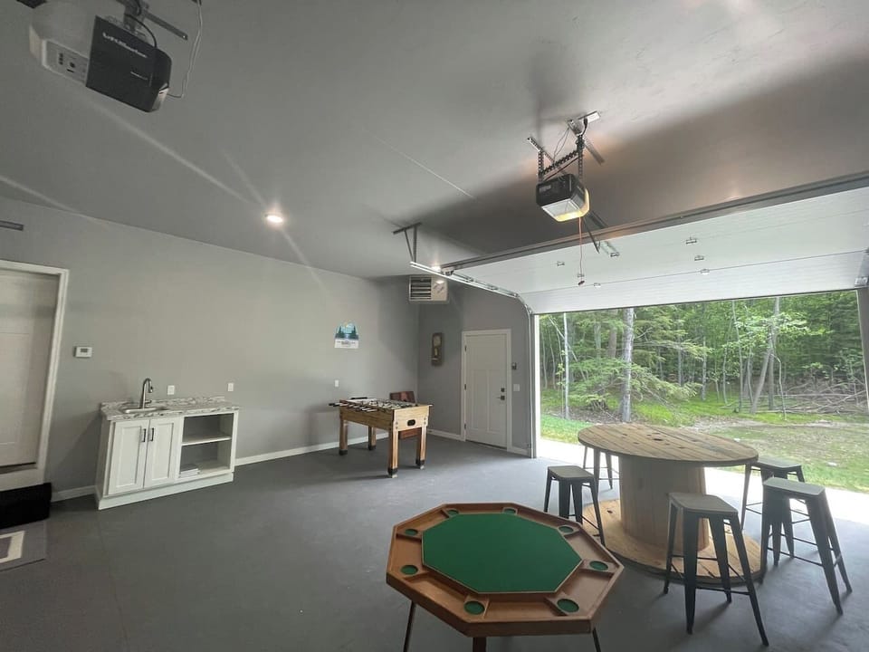 Garage/Rec Room