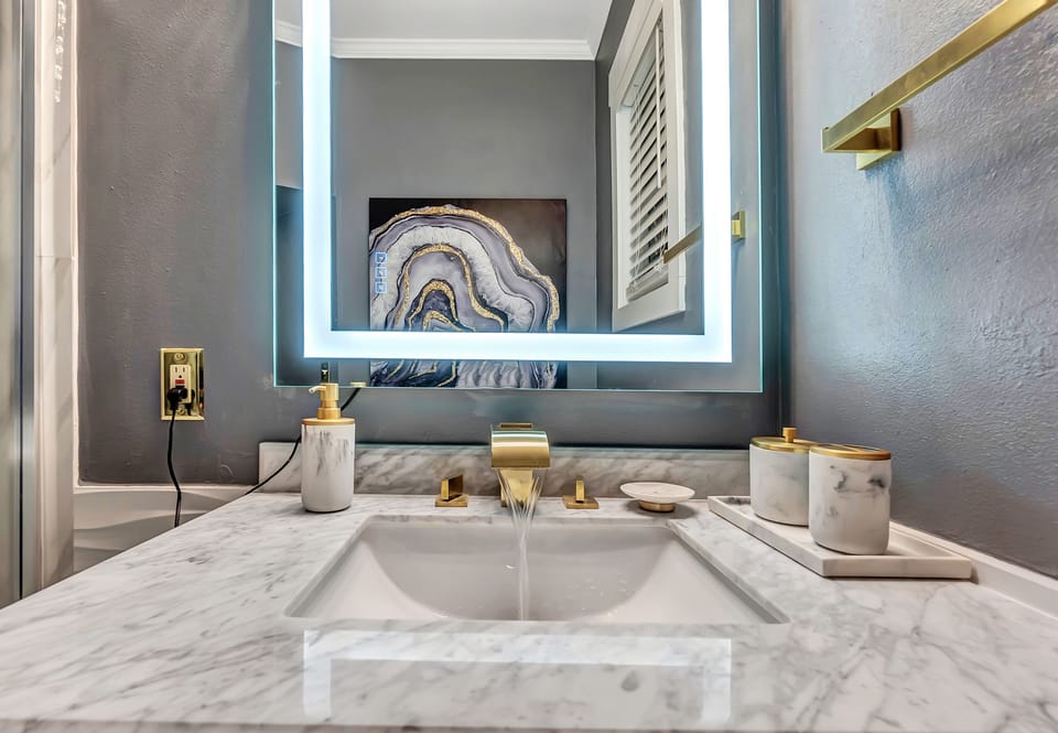 Check out the Hollywood Style mirror in the bathroom!