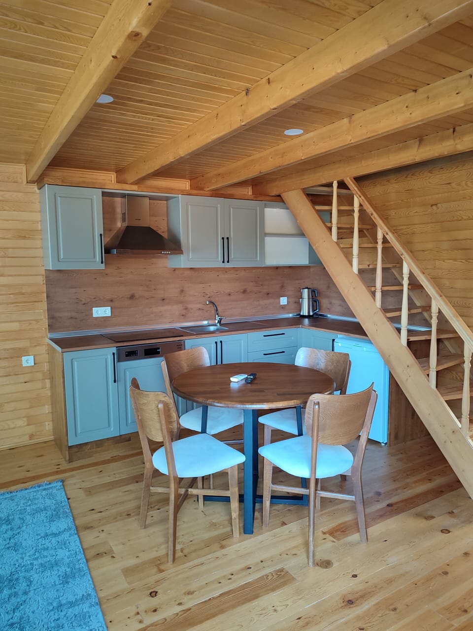 Economy Bungalow | Private kitchen | Mini-fridge, stovetop, dishwasher, electric kettle