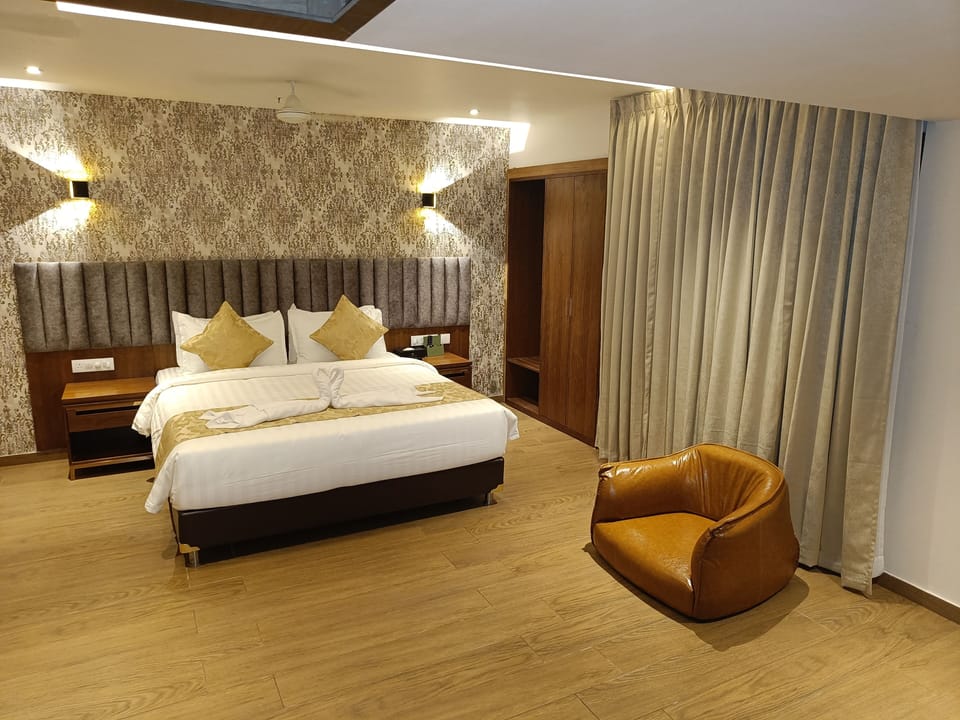 Luxury Suite | Egyptian cotton sheets, premium bedding, down comforters, pillowtop beds