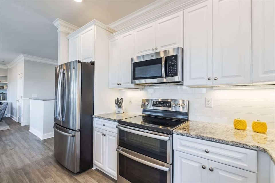 Kitchen: Sleek stainless steel appliances and glossy counters for your culinary adventures!