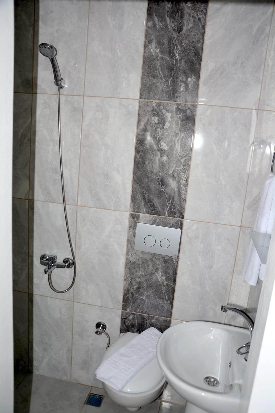 Standard Double Room | Bathroom | Shower, rainfall showerhead, hair dryer, slippers