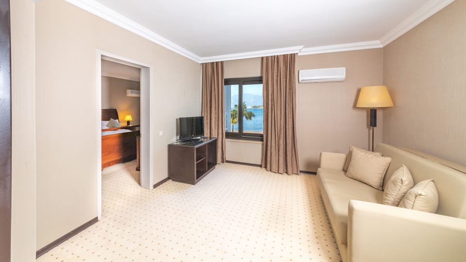 Suite, Sea View | Living area | 60-cm LCD TV with satellite channels