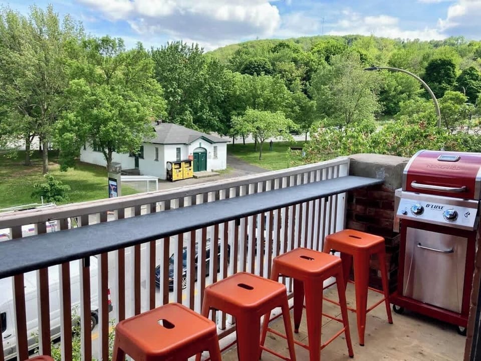 Front balcony facing the mountain and park