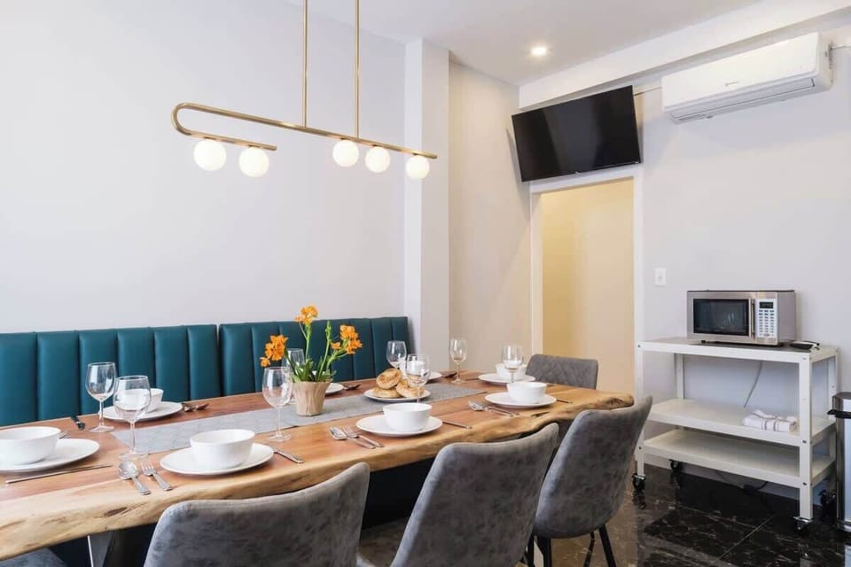 A/C, 2nd HD TV in the dining area