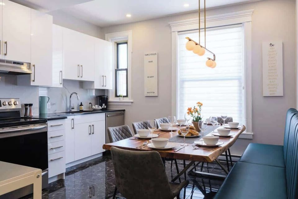 Fully equipped kitchen: dishwasher, sharp knives, etc