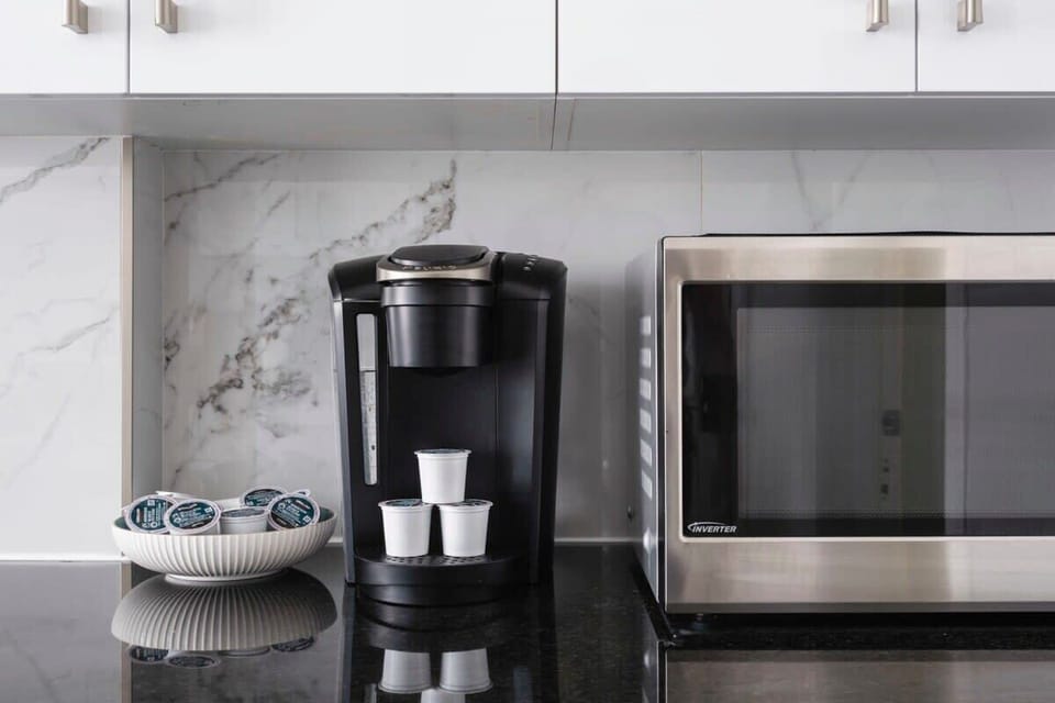 Keurig coffee machine with pods provided
