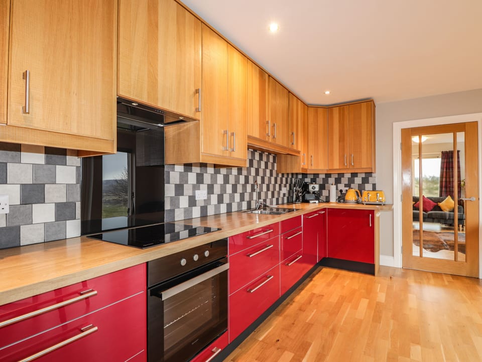 Cottage | Private kitchen | Fridge, dishwasher, electric kettle, toaster