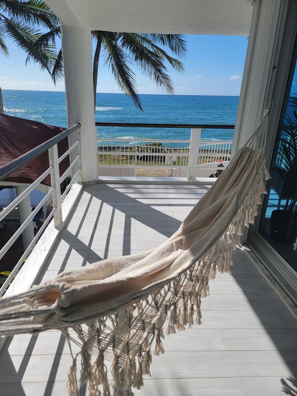 Balcony hammock 