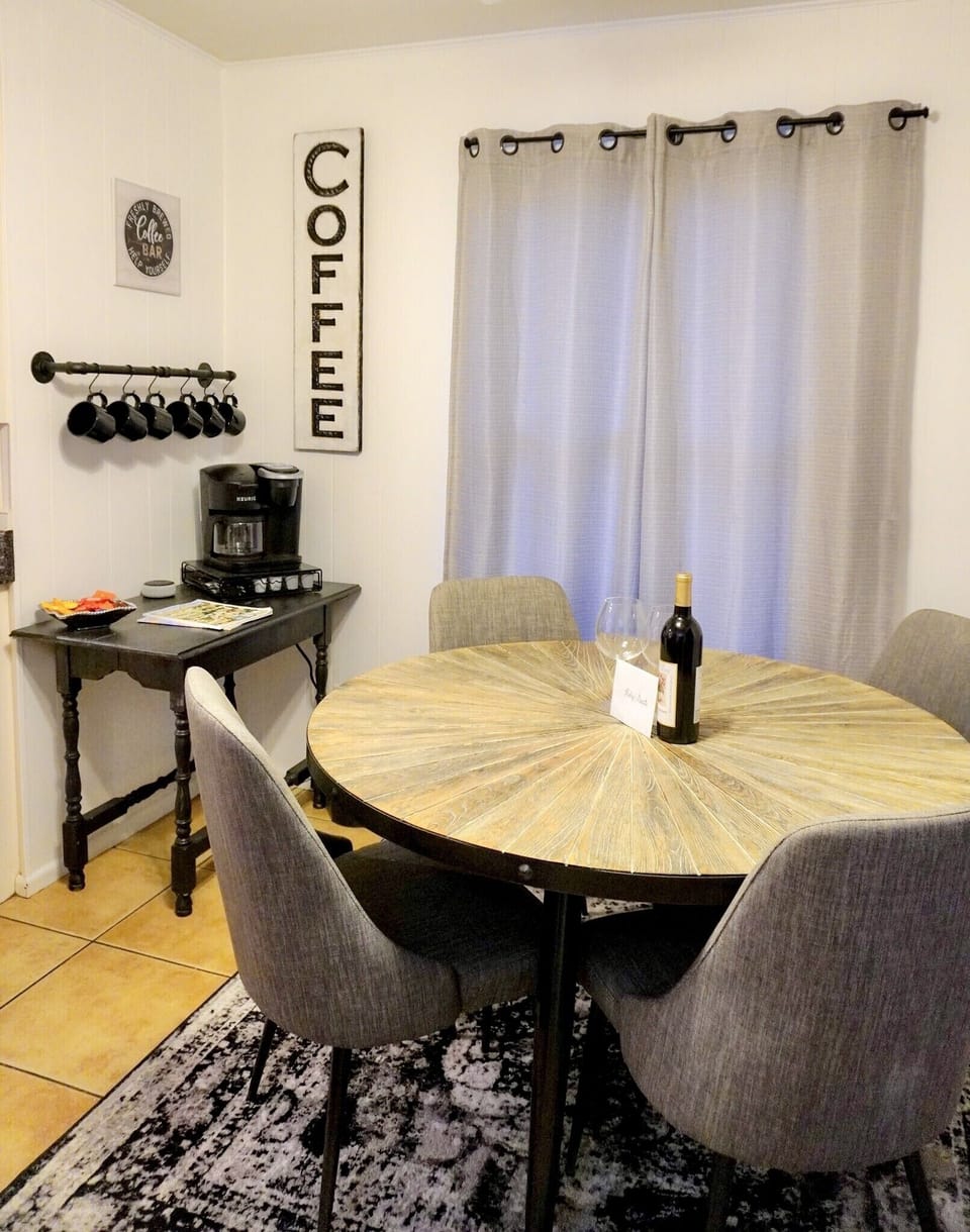 Kitchen nook with coffee bar, yes please!