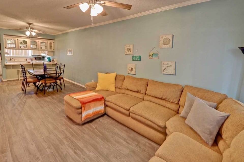 Condo, 2 Bedrooms | Living room