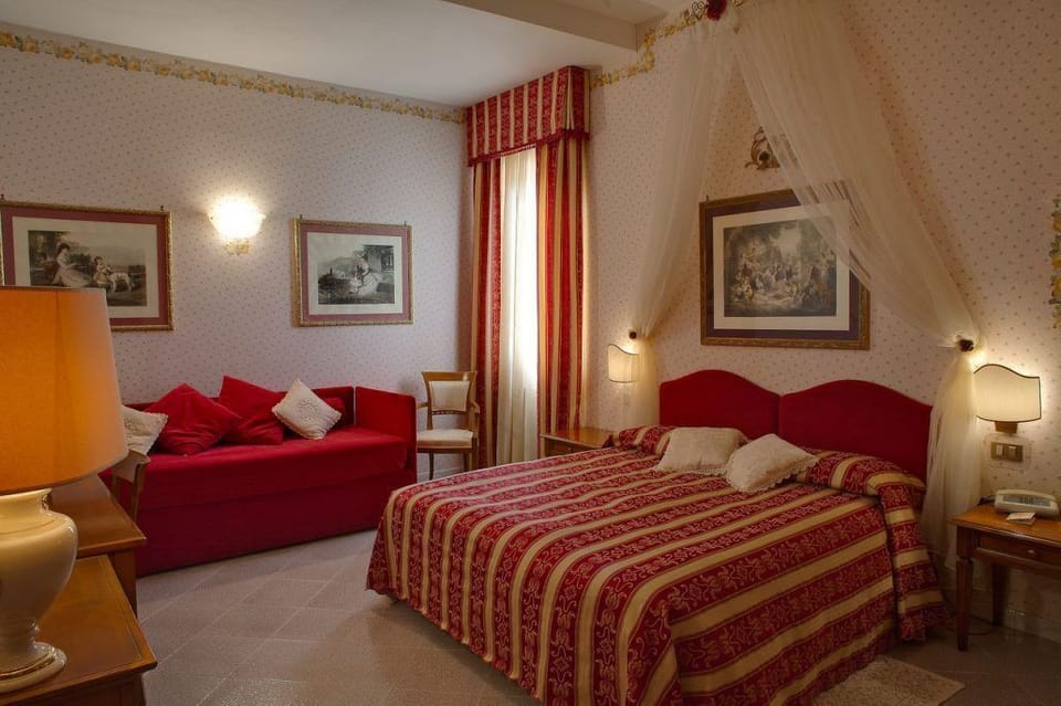 Minibar, in-room safe, iron/ironing board, free WiFi
