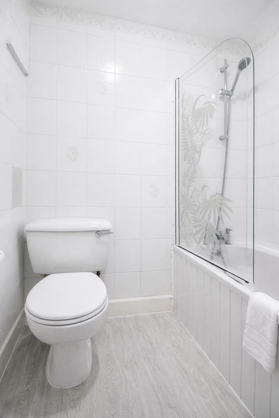 Economy Double Room | Bathroom | Free toiletries, hair dryer, towels