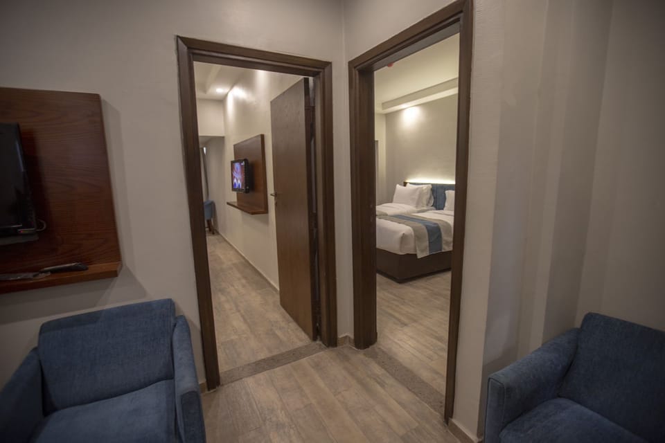 Family Room | Minibar, free WiFi, bed sheets