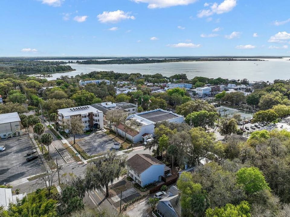 Only 1 Block away from Donnelly Street Tennis Courts and the rest of Downtown Mount Dora