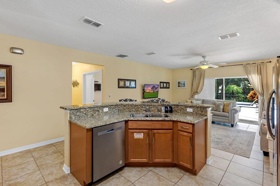 House | Private kitchen | Full-size fridge, microwave, oven, stovetop
