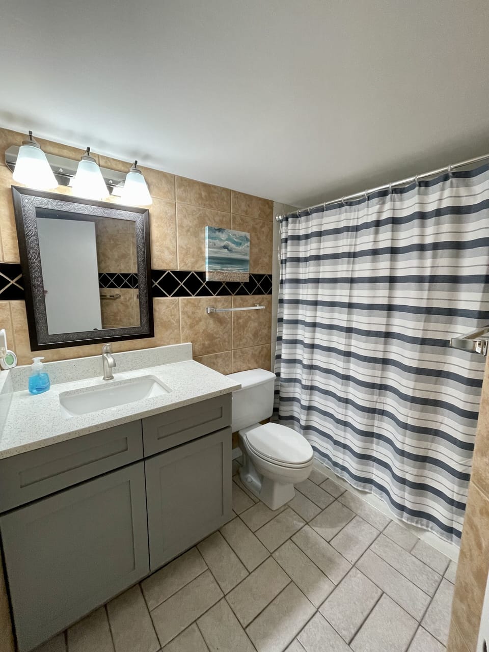 King en suite bathroom with tub/shower