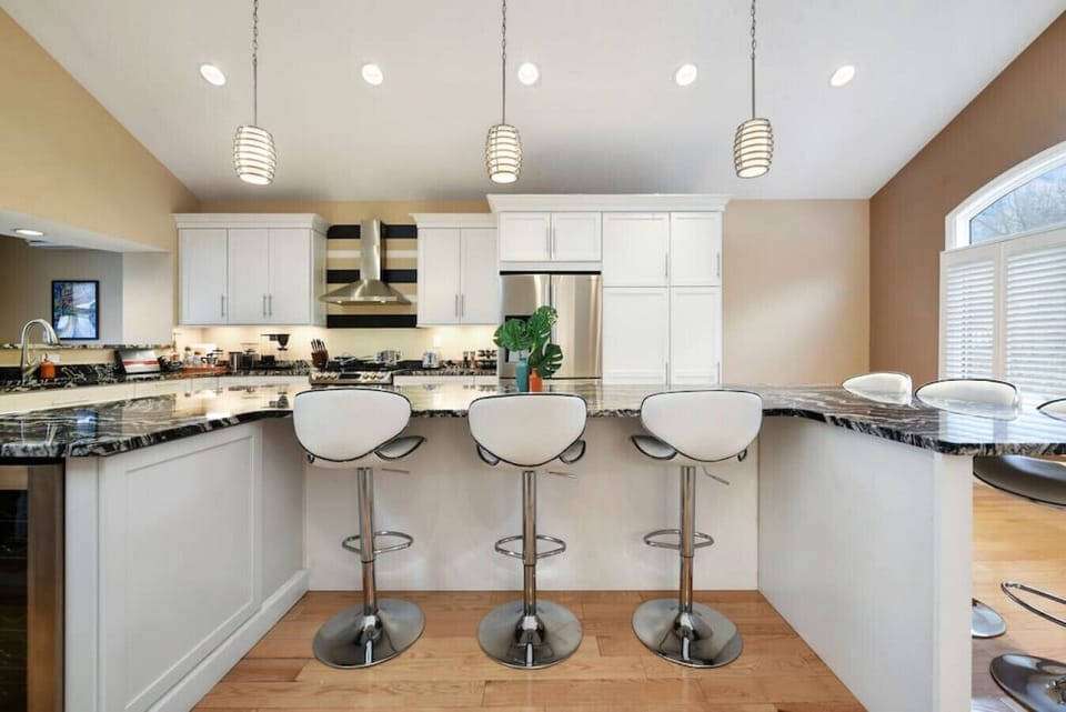 Another view of the kitchen.