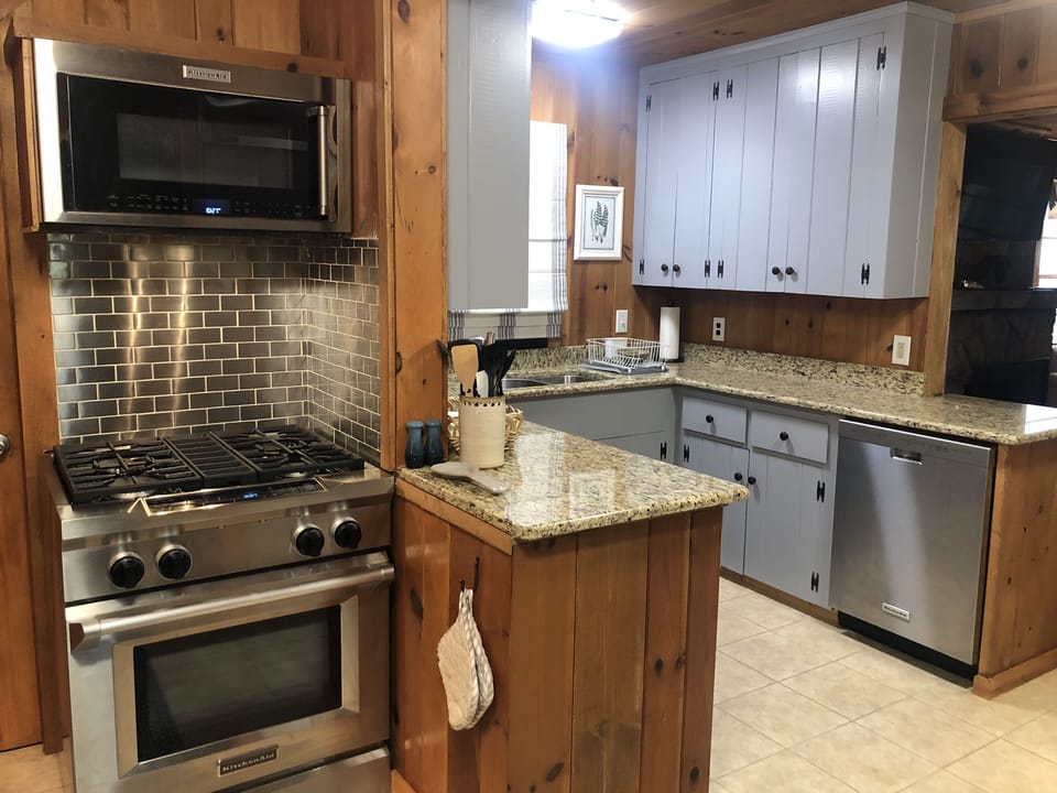 Kitchen/ stove and cooking area