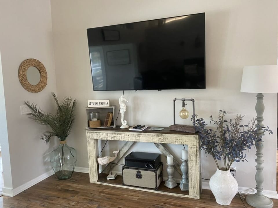Smart TV and Bluetooth Stereo