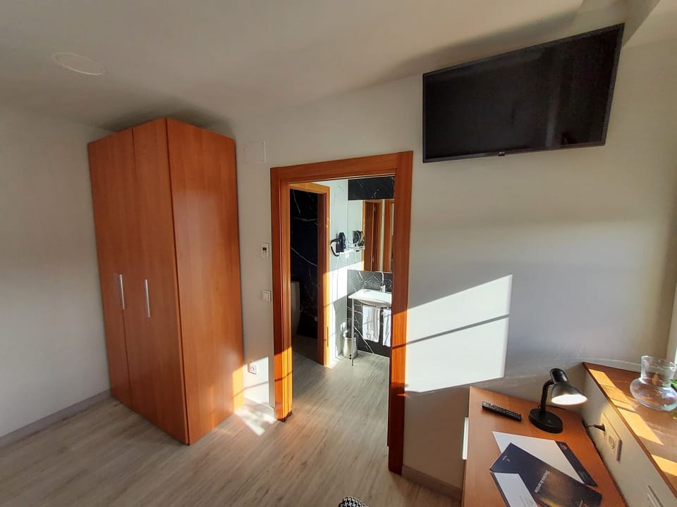 Individually furnished, desk, laptop workspace, free WiFi
