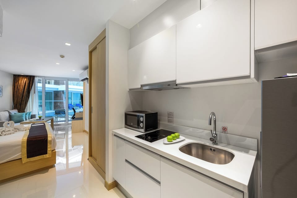 Deluxe Room, Pool Access | Minibar, in-room safe, desk, WiFi (free)