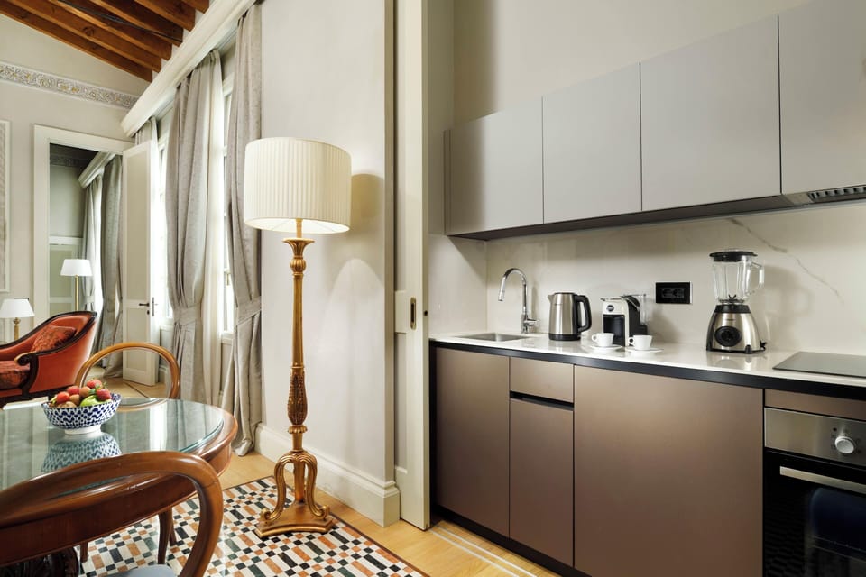 One bedroom apartment | Private kitchen | Espresso maker, coffee/tea maker, electric kettle