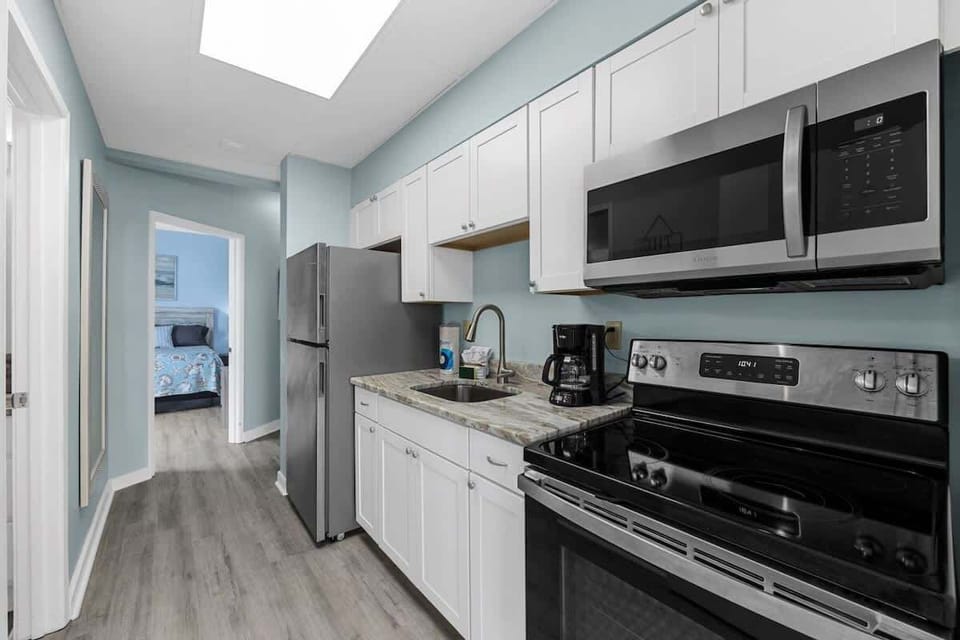 Well equipped kitchen for your meal preparation