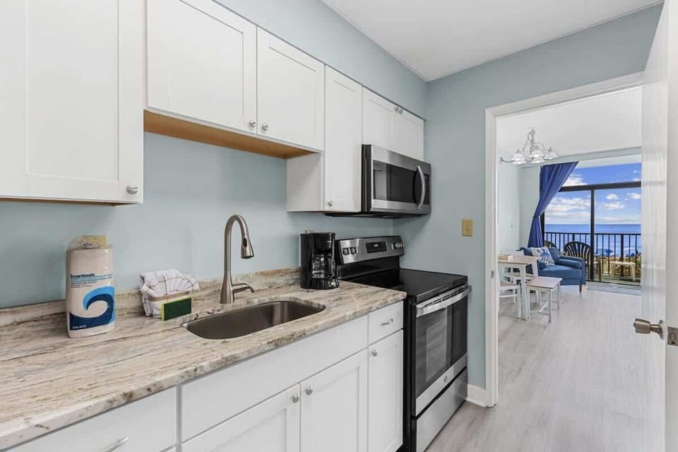 Well equipped kitchen for your meal preparation