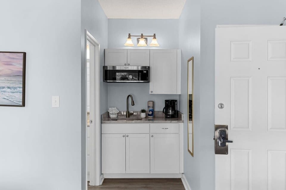 Studio unit with Kitchenette