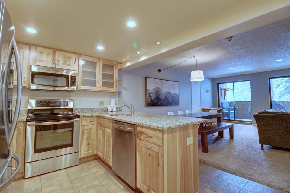 Condo, 2 Bedrooms | Private kitchen | Fridge, oven, coffee/tea maker, toaster