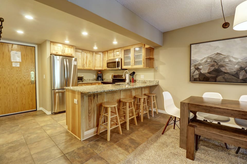Condo, 2 Bedrooms | Private kitchen | Fridge, oven, coffee/tea maker, toaster
