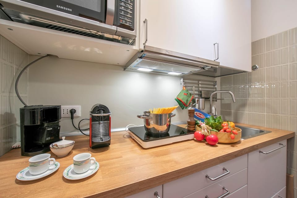 Family Apartment, 1 Bedroom, Balcony (Il nido nella Pineta Central in Ski) | Private kitchenette | Dining table
