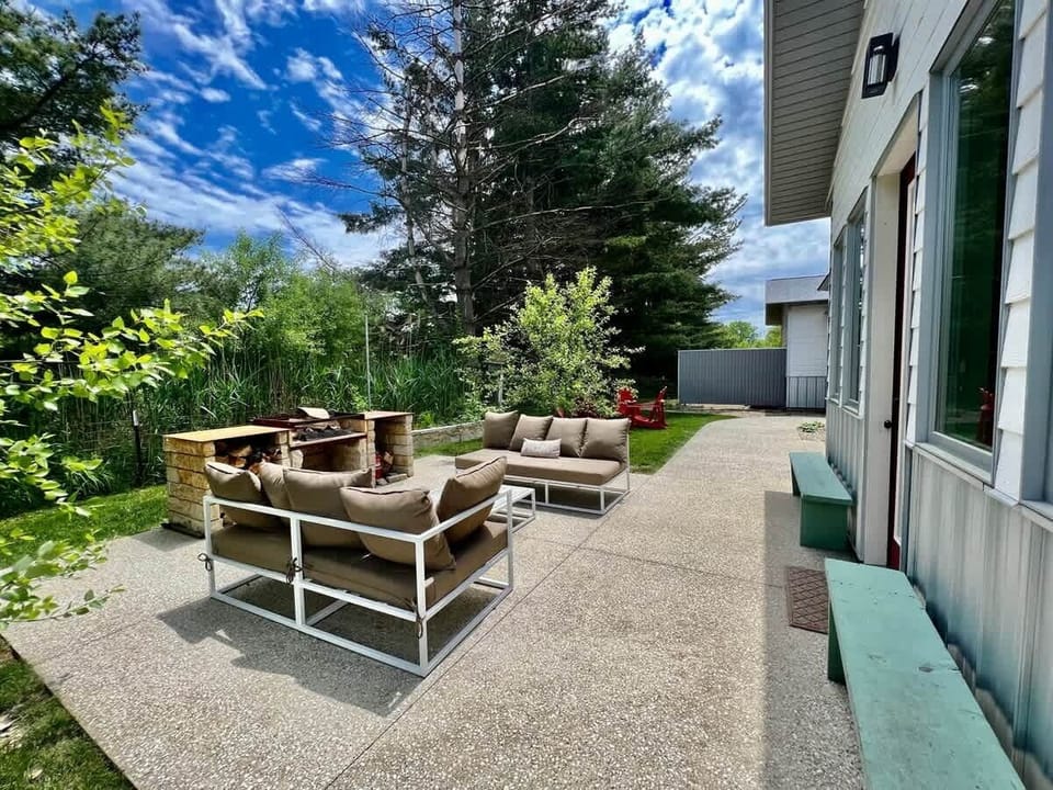 A lovely gathering spot for your group - 2 fireside seating areas!