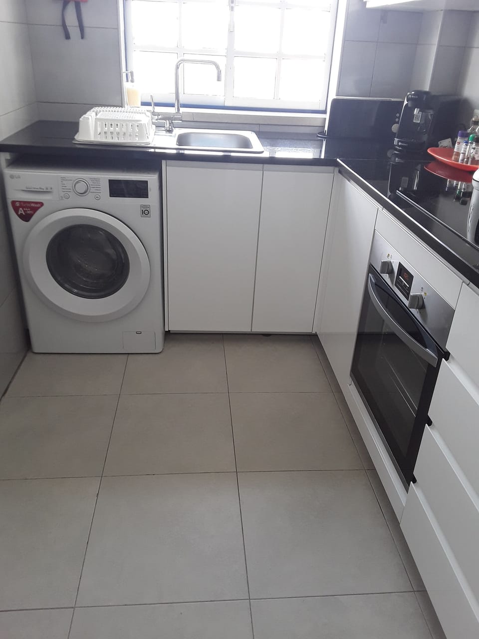 full equipped kitchen 